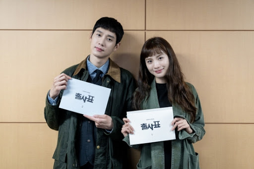 นานะ(Nana) และพัคซังฮุน(Park Sung Hoon) ร่วมกับนักแสดงอีกมากมายอ่านบทละครแนวรอมคอมเรื่องใหม่