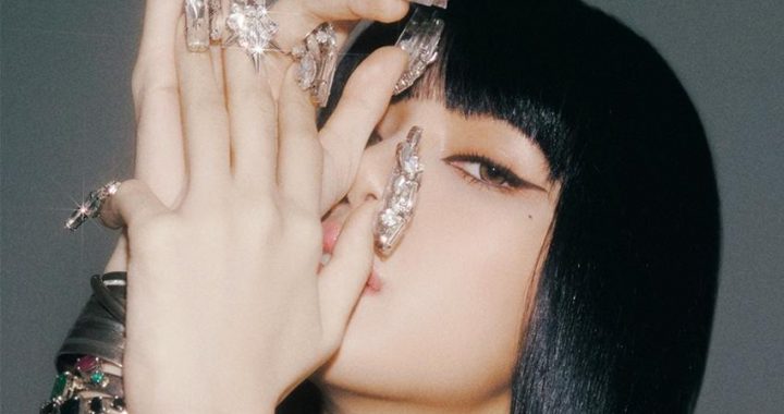 พรีออเดอร์อัลบั้มแรกของลิซ่า(Lisa) วง BLACKPINK ทะลุ 700,000 ก๊อปปี้แล้ว