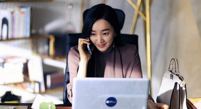 ซูเอ(Soo Ae) เป็นลูกสะใภ้ของแชโบลที่ทำทุกอย่างเพื่อไปให้ถึงจุดสูงสุดใน “Artificial City”