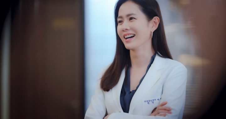 ซนเยจิน(Son Ye Jin) เผยเสน่ห์อันมีระดับขณะที่เธอกลายเป็นแพทย์ผิวหนังที่มีความซับซ้อนในละครเรื่องต่อไป