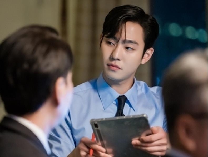 อันฮโยซอบ(Ahn Hyo Seop) ขโมยหัวใจในบททายาทมหาเศรษฐีที่มีพรสวรรค์ใน “Business Proposal”