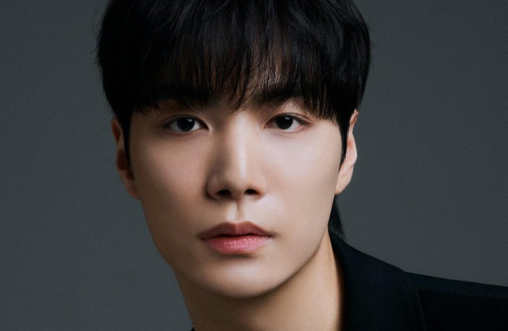 คิมจงฮยอน(Kim Jong Hyun) หรือเจอาร์(JR) อดีตสมาชิกวง NU'EST