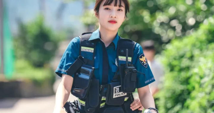 จอย(Joy) วง Red Velvet เป็นเจ้าหน้าที่ตำรวจที่ร่าเริงและกระตือรือร้นที่จะช่วยในละครเรื่องใหม่เสมอ