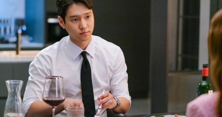 โกคยองพโย(Go Kyung Pyo) กลายเป็นลูกค้าของพัคมินยอง(Park Min Young) ที่ถูกปกปิดตัวตนอย่างลึกลับใน “Love In Contract”